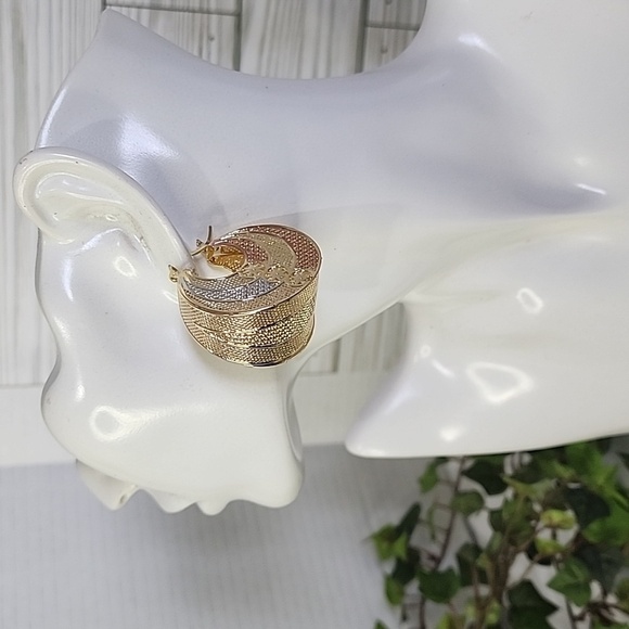 Unique Tricolor Gold Mesh Basket Purse Style Earrings - Picture 8 of 10